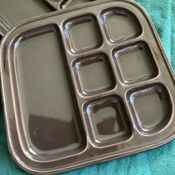 SET OF SIX VINTAGE DARK BROWN CERAMIC SQUARE SHAPED DIVIDED/FONDUE PLATES - Picture 2 of 10